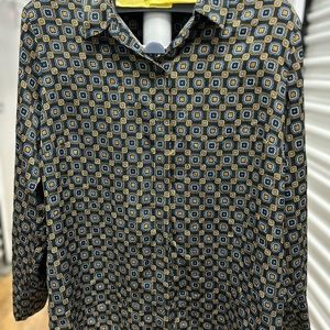 Women’s button collard shirt